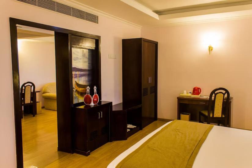 เดอะกุยลอนบีชโฮเต็ลแอนด์คอนเวนชั่นเซ็นเตอร์ Hotel โกลลัม ภายนอก รูปภาพ
