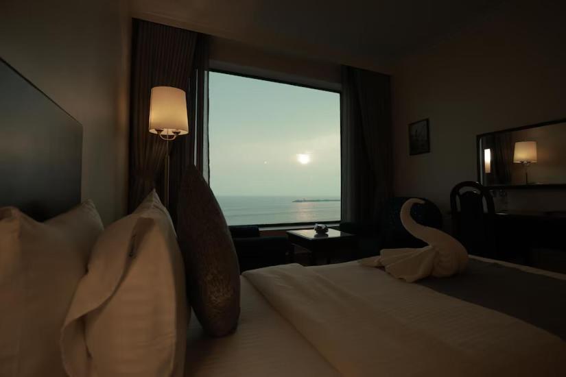 เดอะกุยลอนบีชโฮเต็ลแอนด์คอนเวนชั่นเซ็นเตอร์ Hotel โกลลัม ภายนอก รูปภาพ