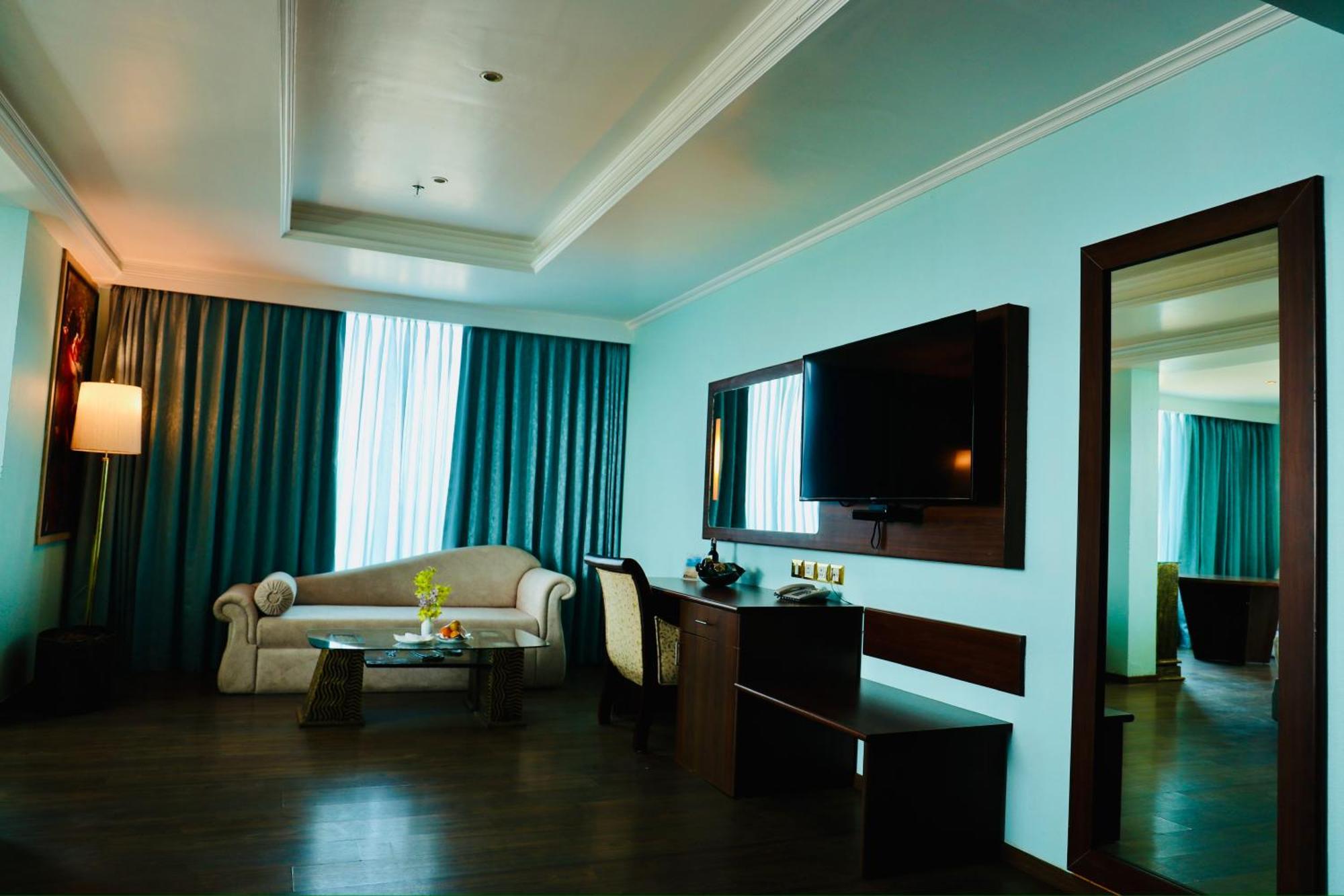 เดอะกุยลอนบีชโฮเต็ลแอนด์คอนเวนชั่นเซ็นเตอร์ Hotel โกลลัม ภายนอก รูปภาพ